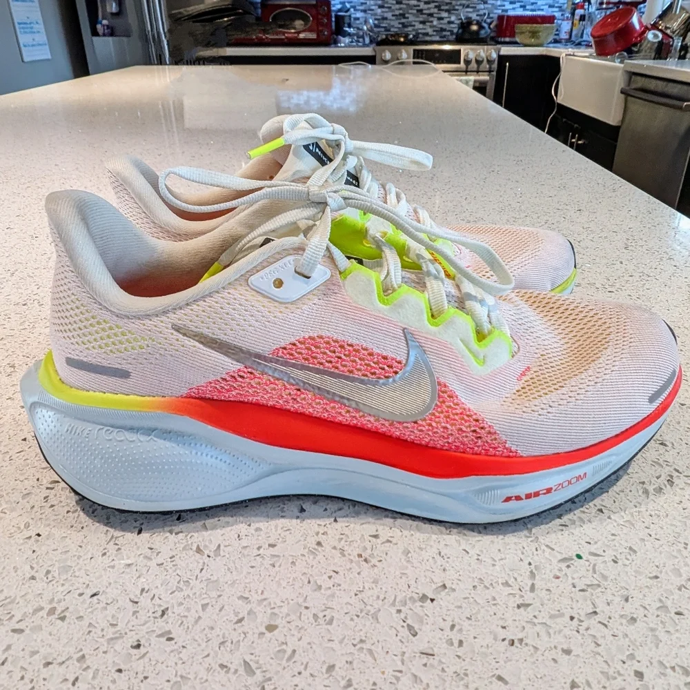 Nike Pegasus Women's Running Shoes - Picture 2 of 4